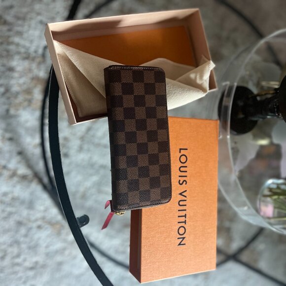 Louis Vuitton Zippy Wallet - Picture 1 of 17